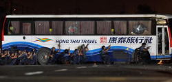 香港のツアー客のバス